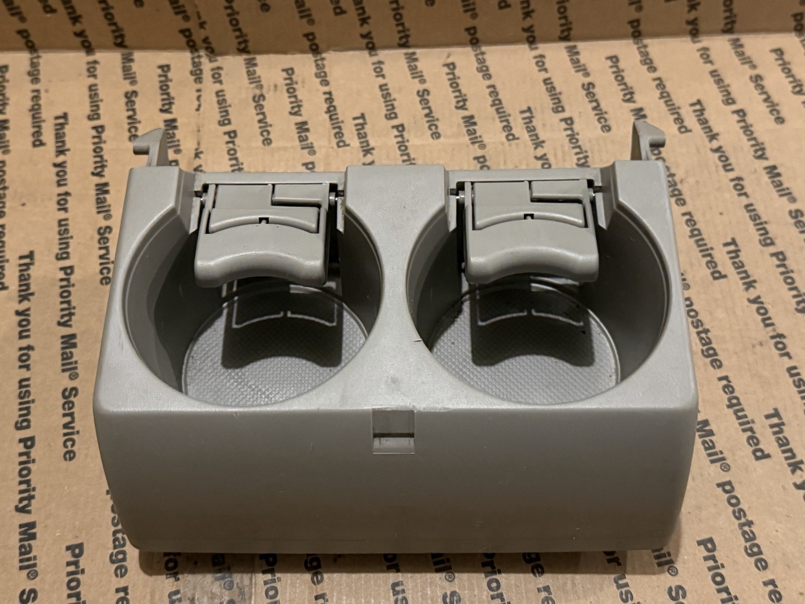 2007-2013 Suzuki Grand Vitara OEM Rear Center Console Lid Cup Holder Gray
