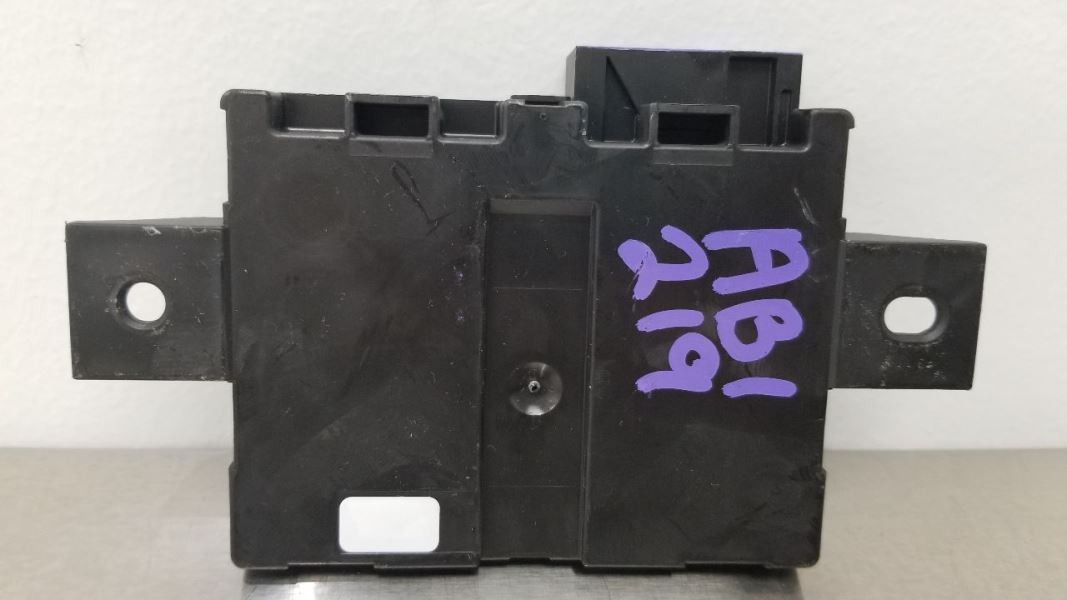 18 BMW M760I G12 INTERIOR LIGHTING CONTROL MODULE 6331160466