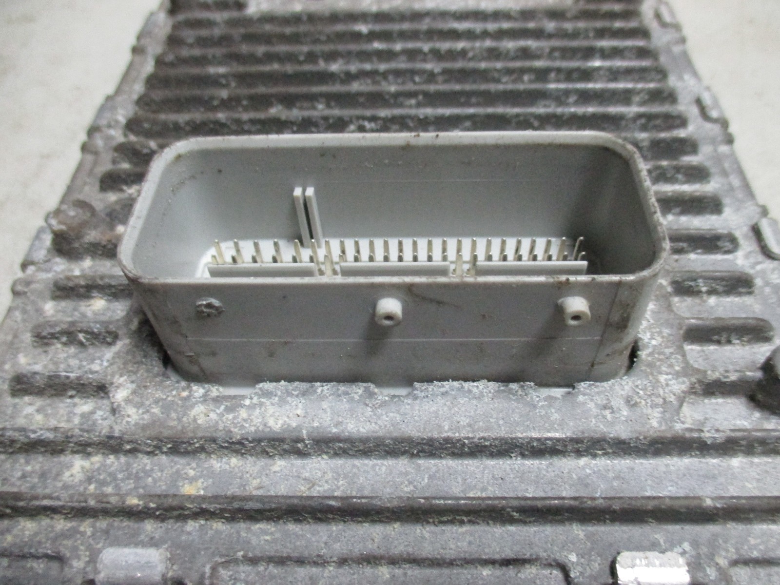 2014 DODGE AVENGER ECM ENGINE COMPUTER 68205111ae Small Chip in Plug