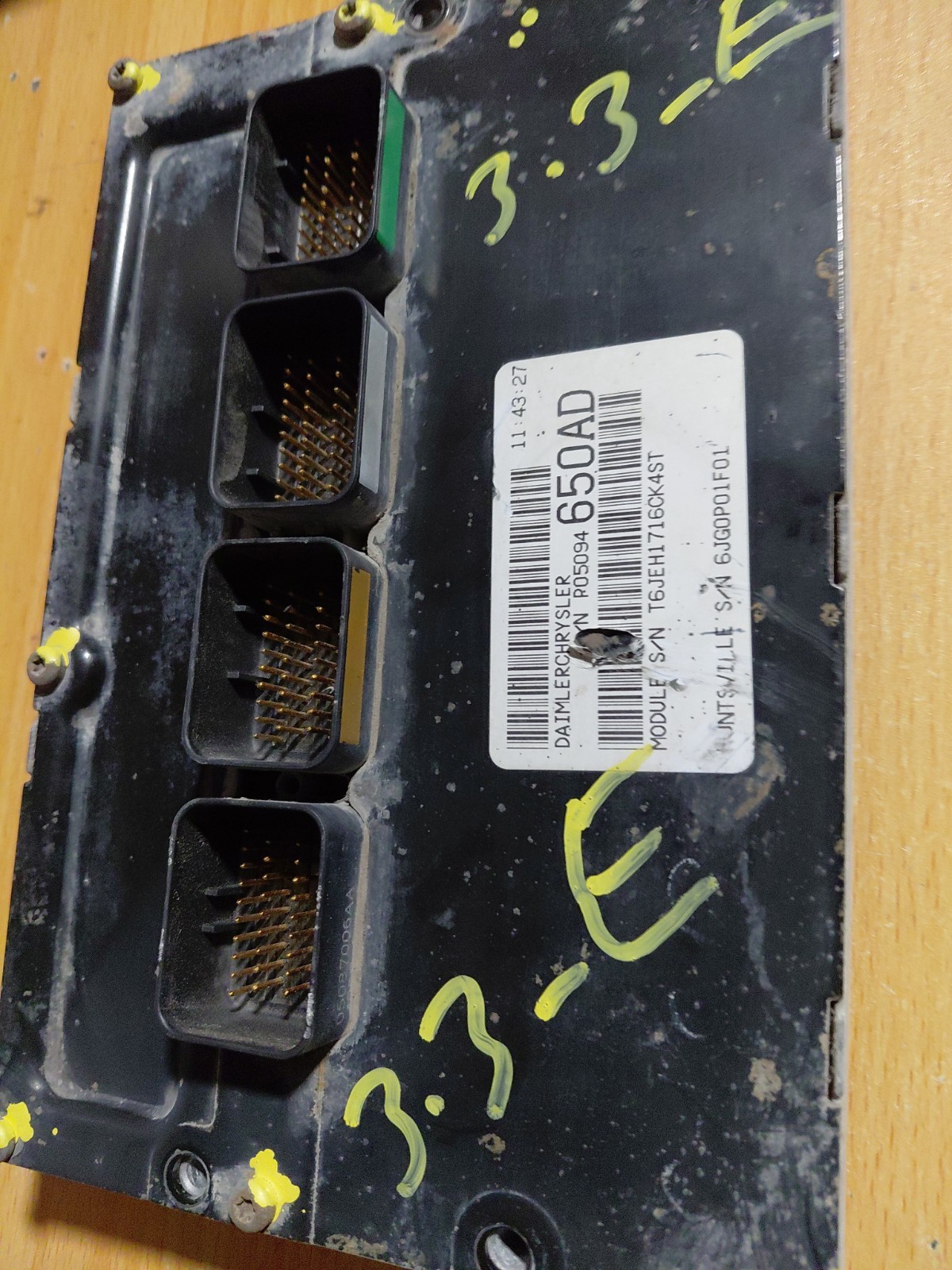 2006 Dodge Caravan Town & Country ECU ECM Module P05094657AD Engine Computer