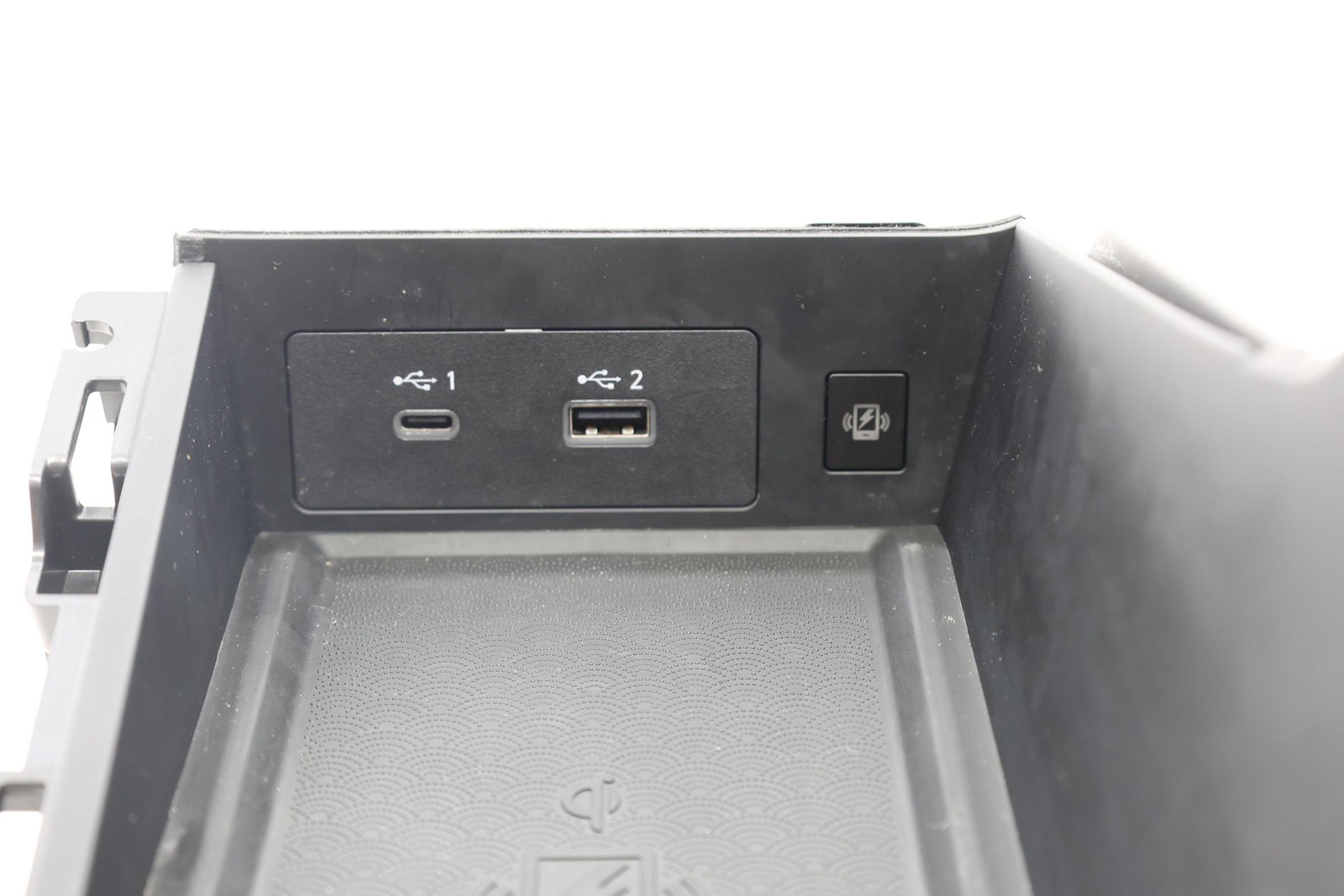 2022 – 2025 INFINITI QX60 FRONT CENTER CONSOLE WIRELESS CHARGER OEM 965106SA1B