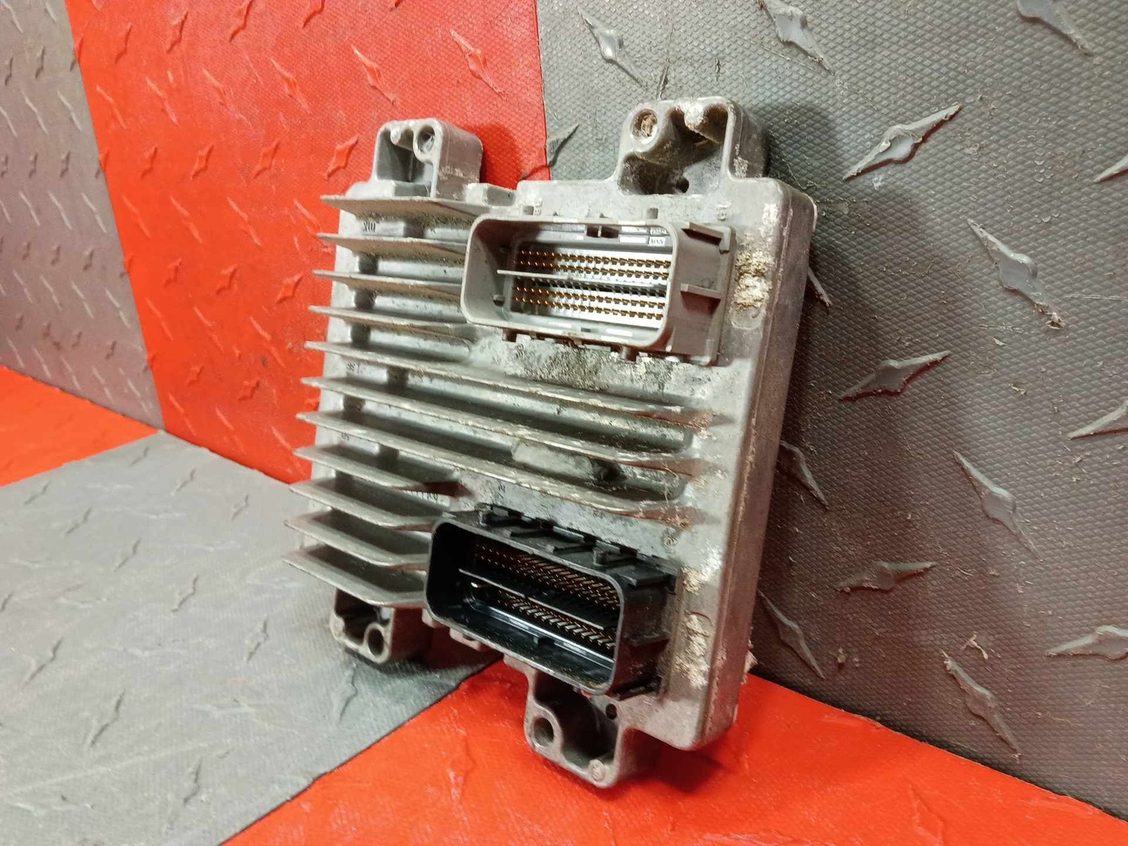 2010-2014 Suburban 1500 ~ Engine Control Module ECM ECU #12639900