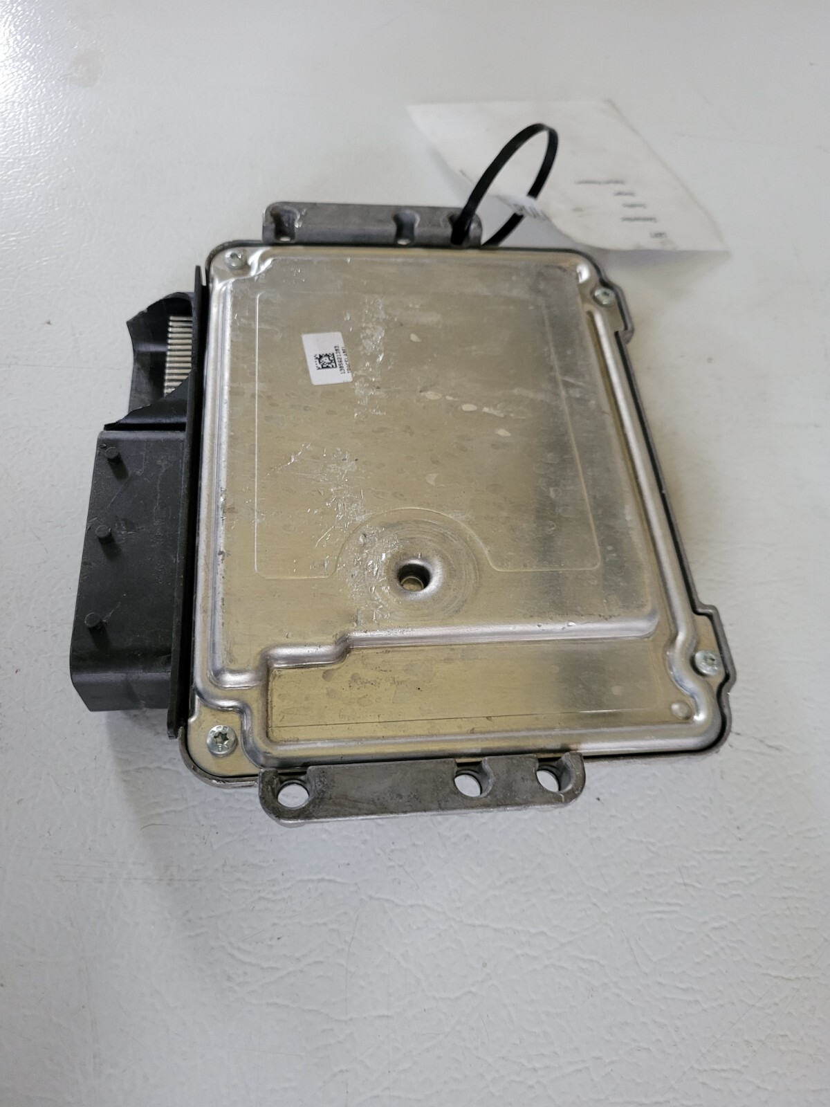 2013-2018 Ford Focus 2.0L Engine Computer ECM FM5A-12A650-ADB Cosmetic Plug Wear
