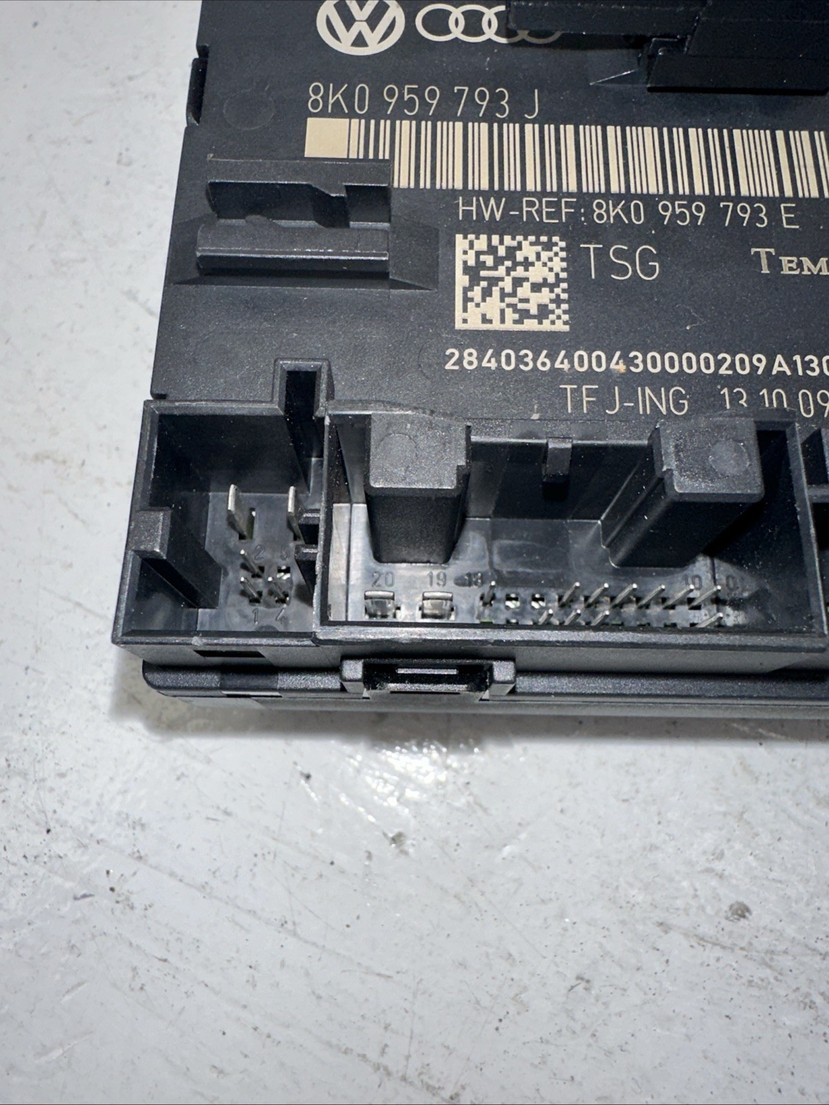 # AUDI A4 2009 DOOR CONTROL MODULE FRONT RIGHT DRIVER SIDE 2010 8K0959793J