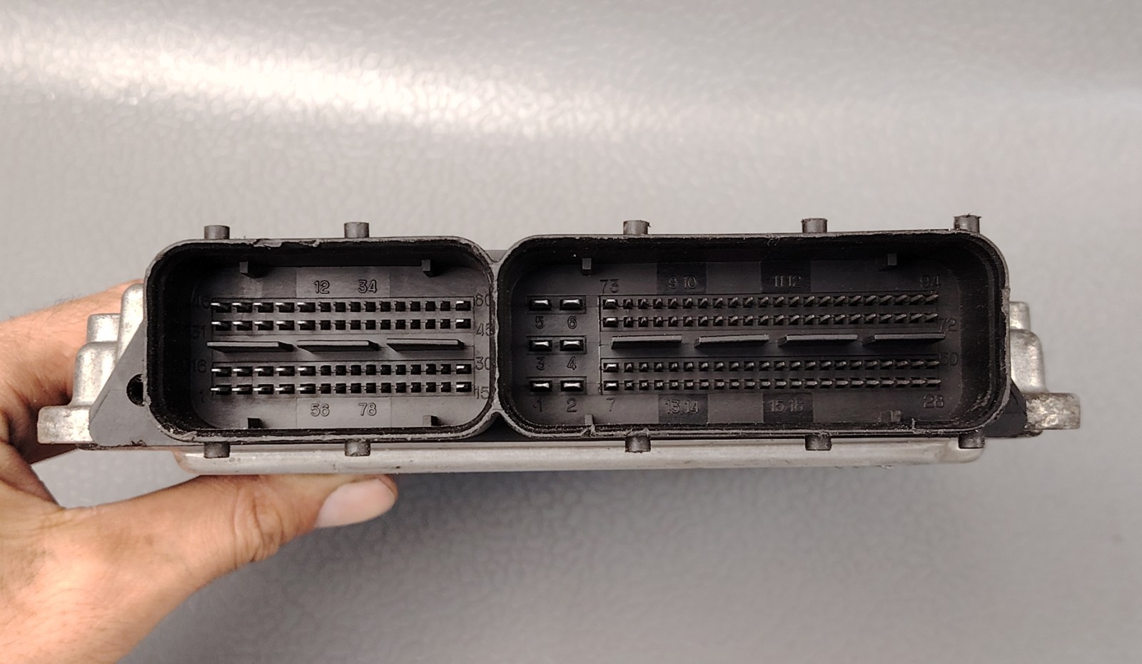 KIA GRAND CARNIVAL R DIESEL ENGINE CONTROL MODULE ECD ECU ECM 0281017952