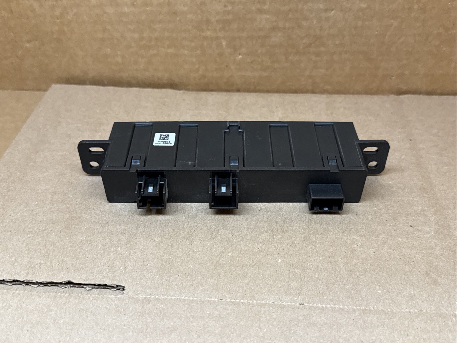 2017-2020 Chevrolet Suburban Tahoe HDMI Dual USB AUX Port Panel OEM 84252643