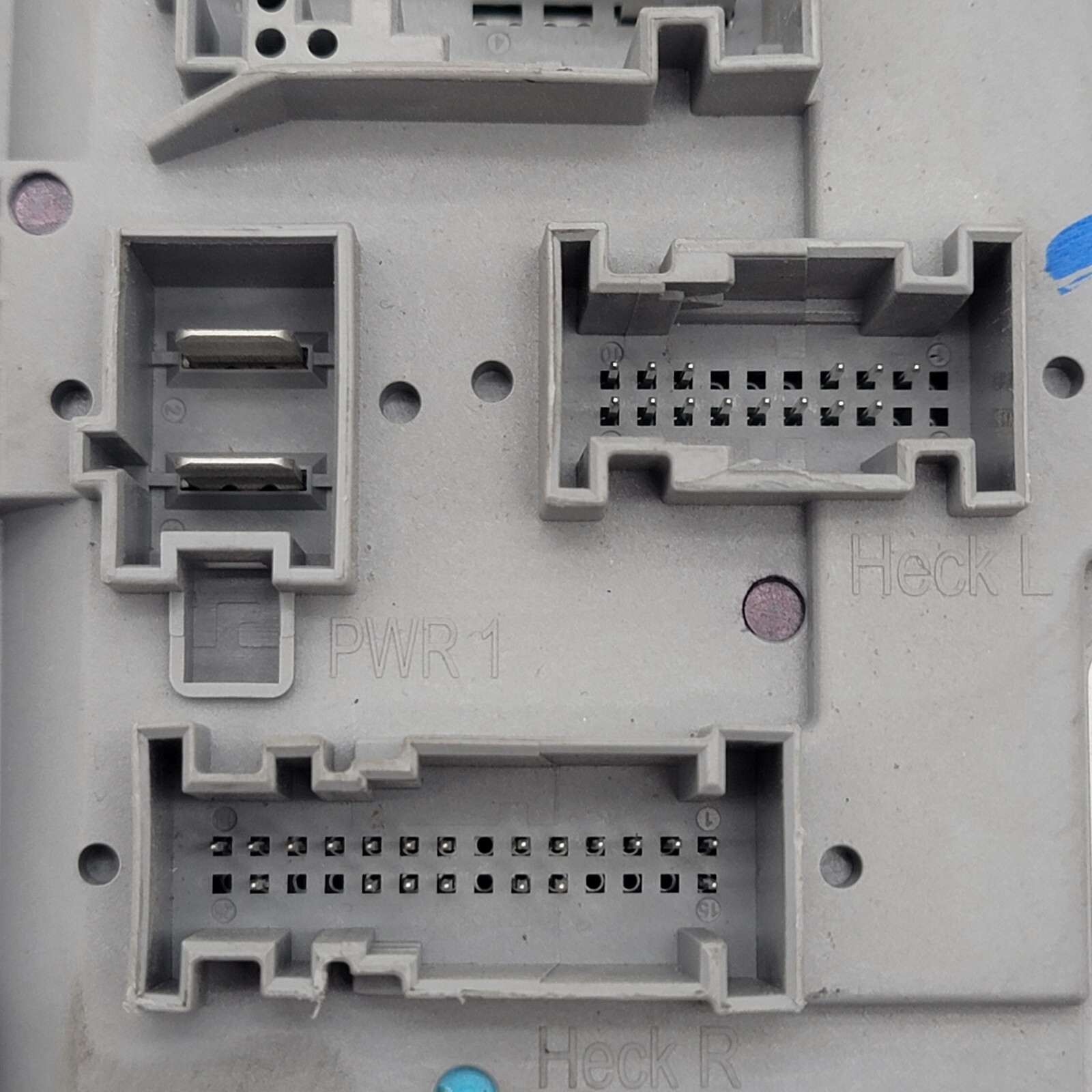 2017 – 2019 MERCEDES E-CLASS E300 W213 UNDER DASH LEFT BCM BODY CONTROL MODULE