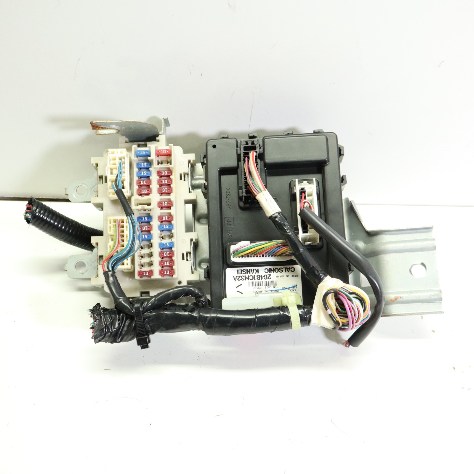 2005 – 2007 Infiniti G35 Body Control Module 284B1CM32A OEM BCM
