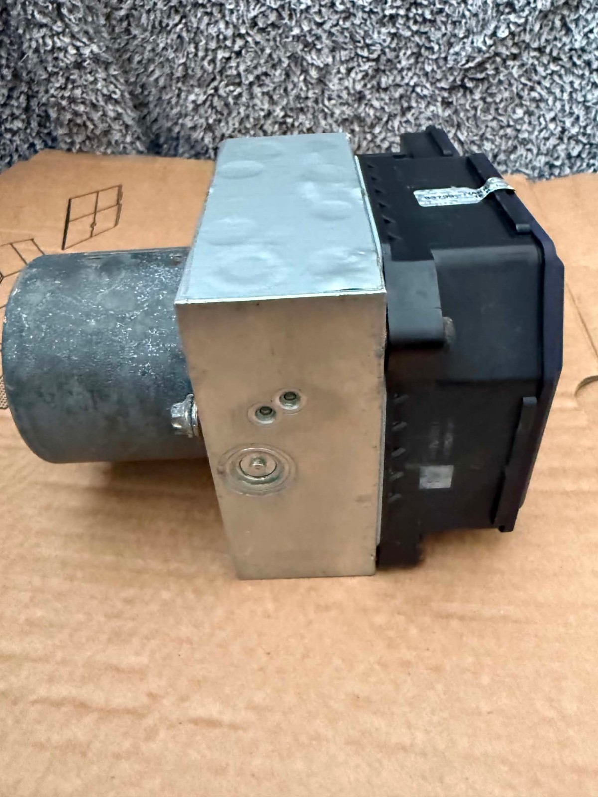 VOLKSWAGEN PASSAT – ABS PUMP/MODULATOR/CONTROL UNIT – 3AA614109N