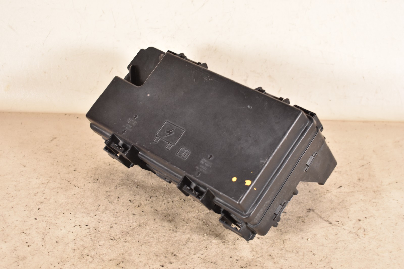 14 CARAVAN TOWN&COUNTRY ENGINE BAY FUSE BOX TIPM 68217405AB OEM