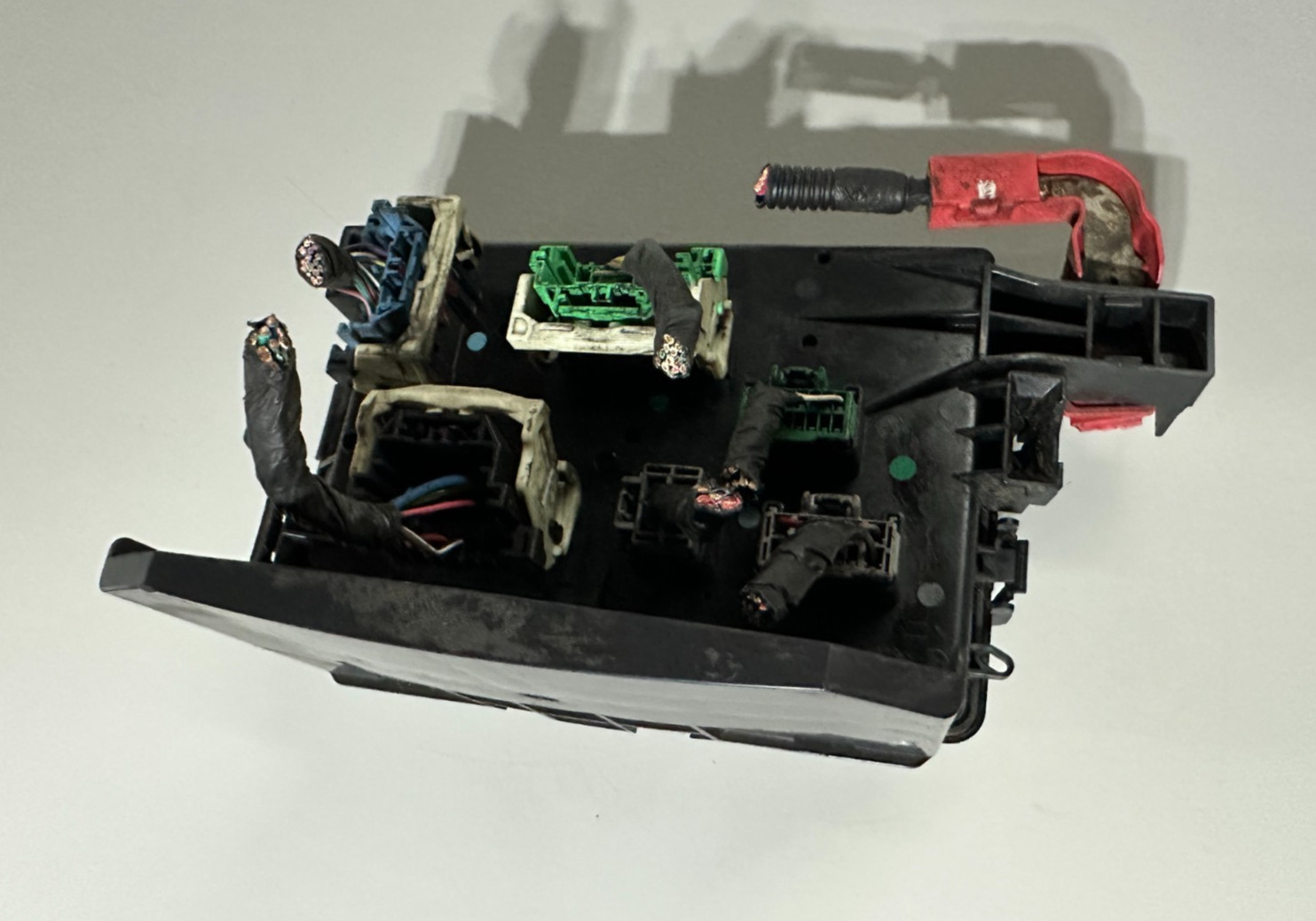 2008 2009 Chrysler 300 Charger 5.7L Engine Bay Fuse Relay Box P04692170AH