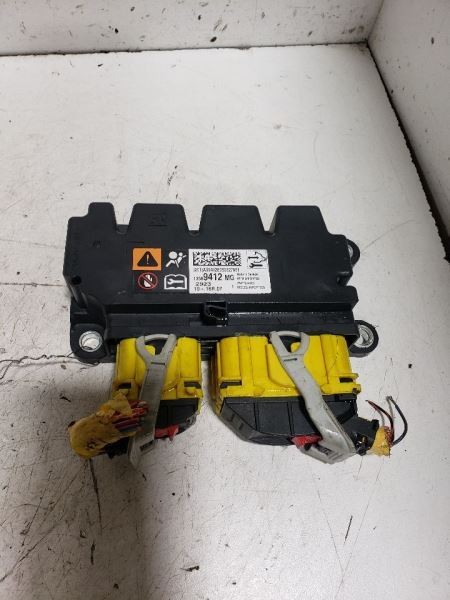 2014-2017 Buick Verano Control Module ab Below Center Console OEM 726568