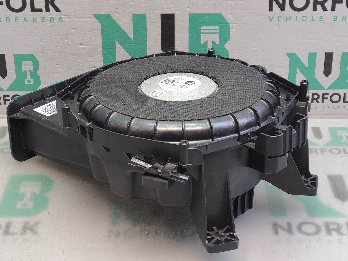 BMW X3 G01 Subwoofer 6811926
