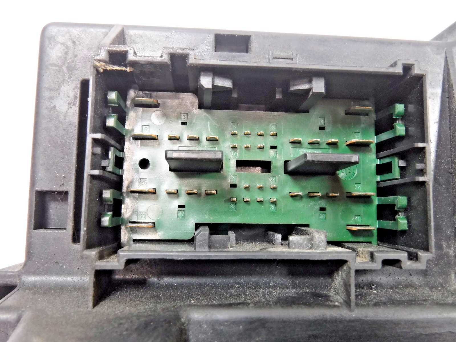 Jeep Commander 2006 3.7 V6 Integrated Power Module 04692085AB Factory OEM