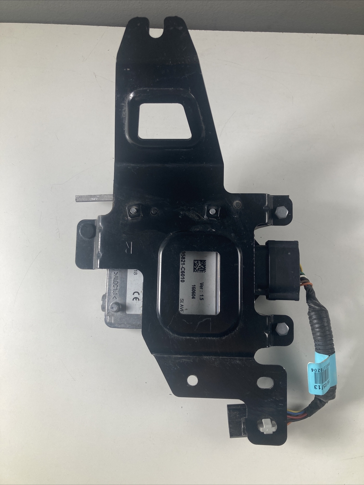 2016-2018 KIA SORENTO PASSENGER RIGHT BLIND SPOT RADAR SENSOR OEM 95821-C6010