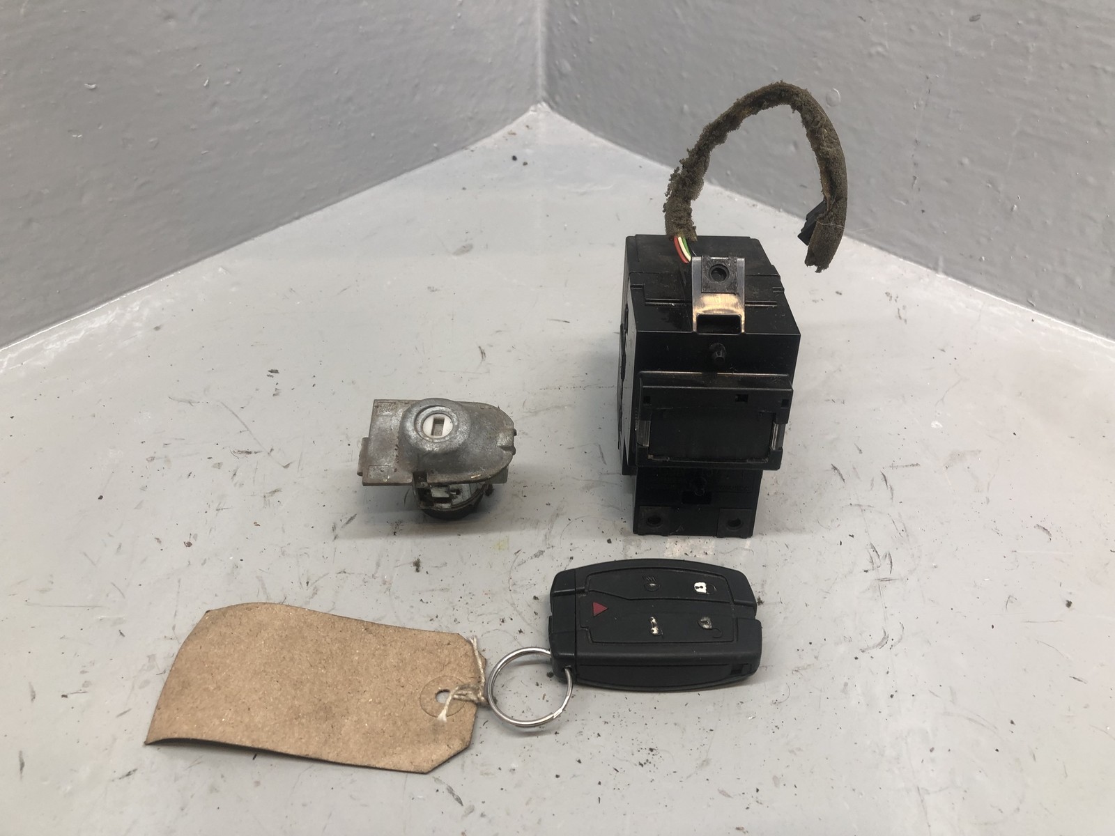 Freelander 2 Ignition Barrel with 1 Key Door Lock Land Rover 2006 to 2015 D08066