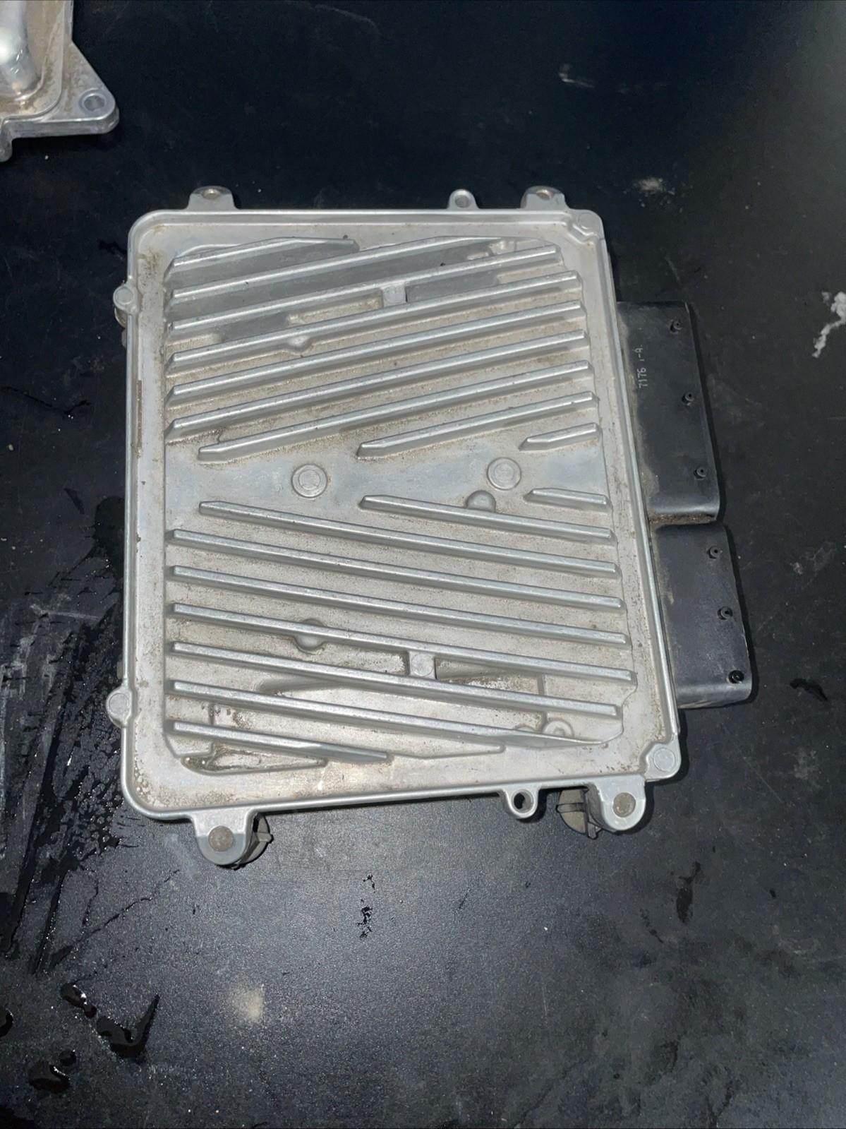 2008-11 Mercedes W204 C300 M272 ECU Engine Control Unit ECM A2729005800