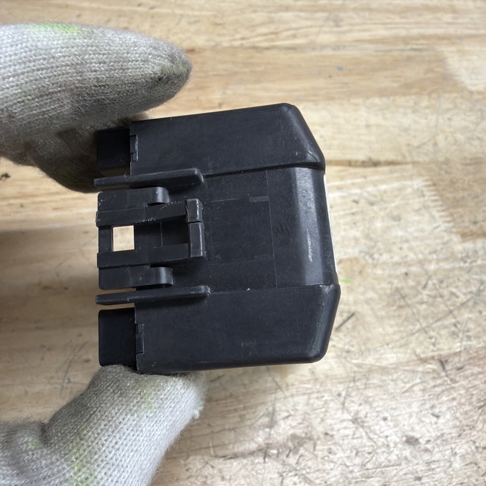 00- 03 MITSUBISHI ECLIPSE GALANT FRONT ECU RELAY UNIT COMPUTER MR563000