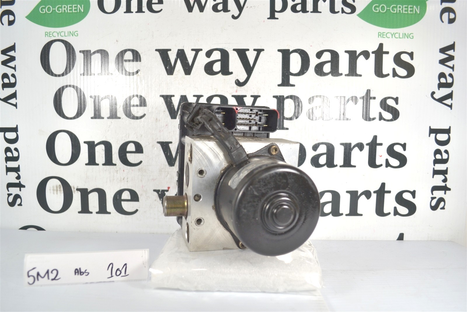 56041821AB Jeep Grand Cherokee 02-04 ABS Antilock Brake Pump Control OEM 5M2 101
