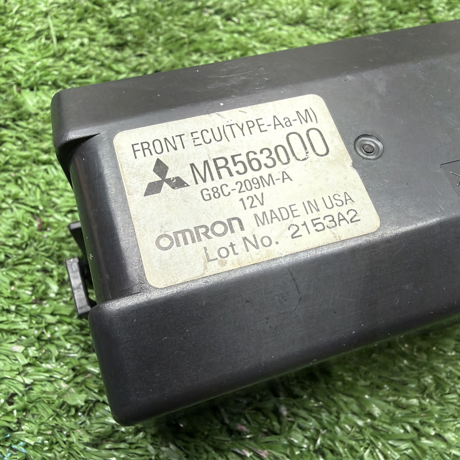 00- 03 MITSUBISHI ECLIPSE GALANT FRONT ECU RELAY UNIT COMPUTER MR563000