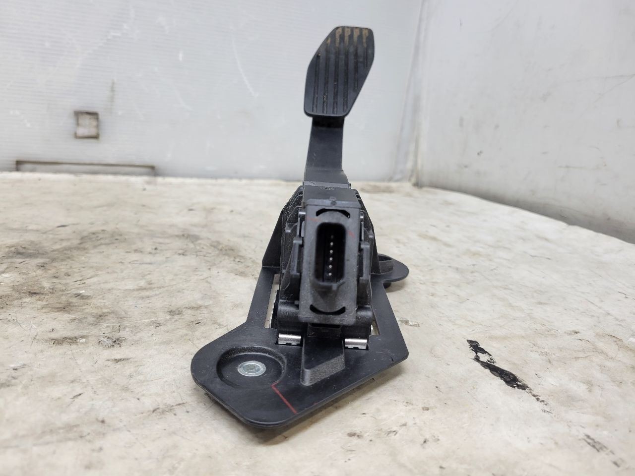 2019-2024 SIERRA SILVERADO GAS PEDAL THROTTLE POSITION SENSOR 84024307