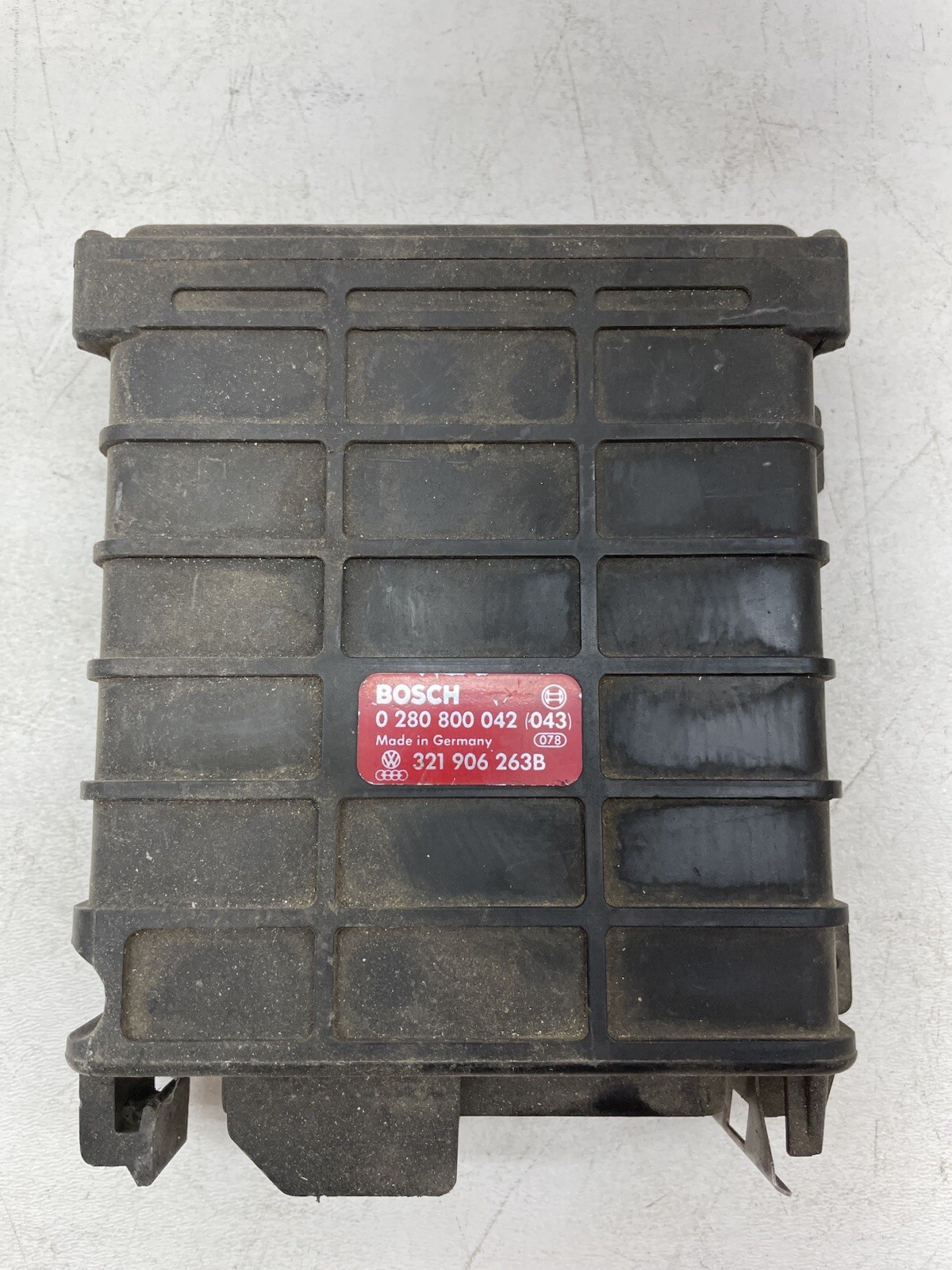 1982 – 1985 Volkswagen Jetta Auto ECU ECM 0280800042 engine control unit module
