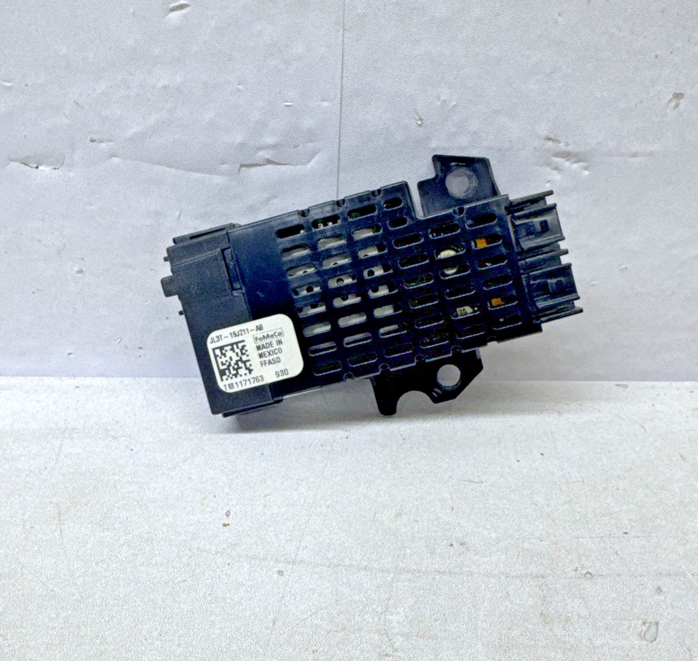 2018-2021 LINCOLN NAVIGATOR CENTER CONSOLE USB CHARGER PORT CONTROL MODULE OEM