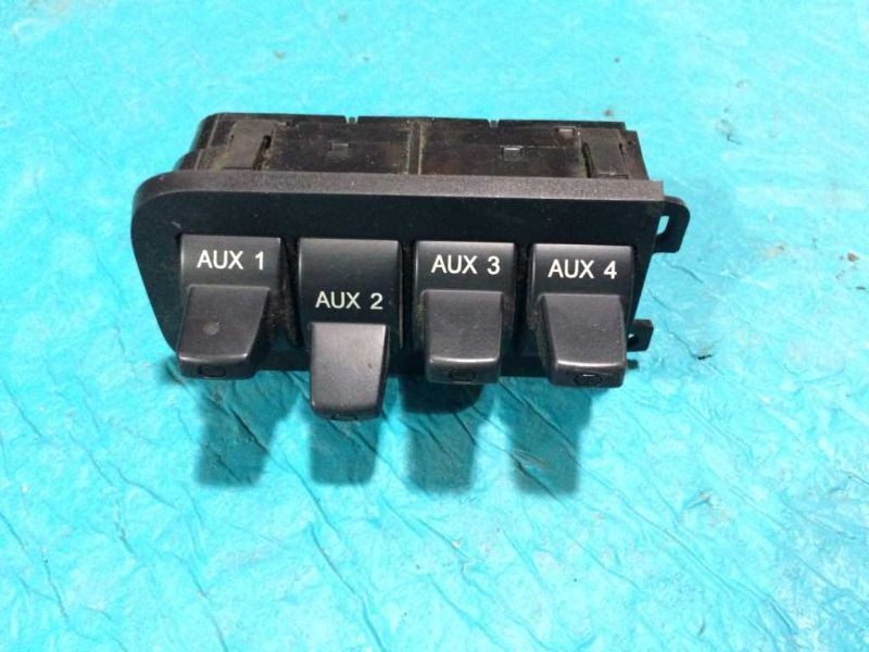 05 06 07 Ford F250 Super Duty 4×4 IN DASH Aux 1 2 3 Auxiliary Switches Control