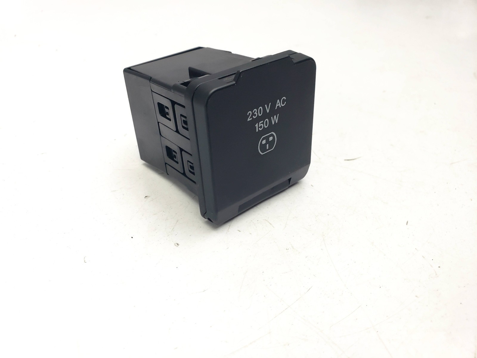 JEEP CHEROKEE KL MK5 POWER SOCKET OUTLET 68141872AA 2014