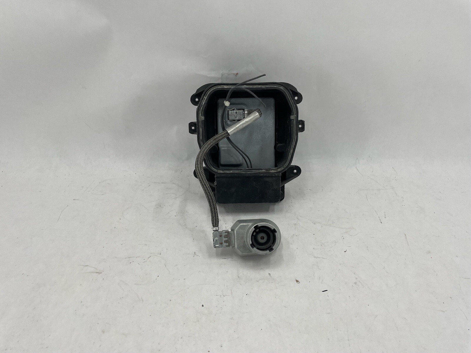 OEM Volvo XC90 Xenon Headlight Ballast Control Module Valeo 73010157F