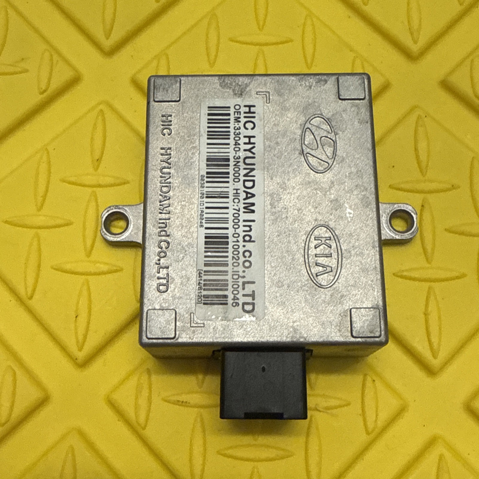 2014 – 2017 Hyundai EQUUS Fuel Pump Control Module OEM | 33040-3N000