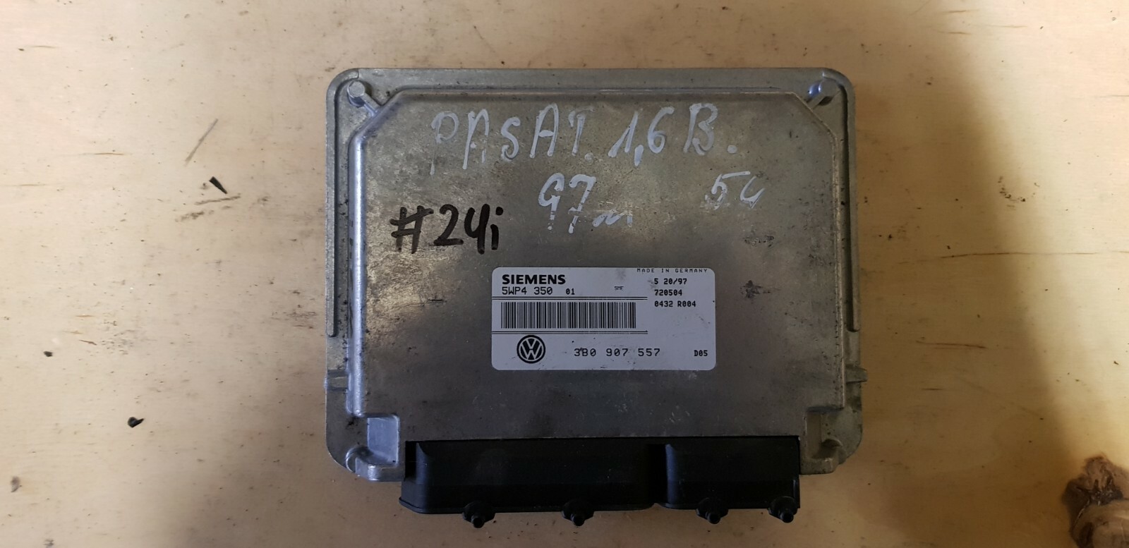 VW Passat 1997 1.6petrol Engine Control Unit 3B0907557 Siemens 5WP4350 #24i