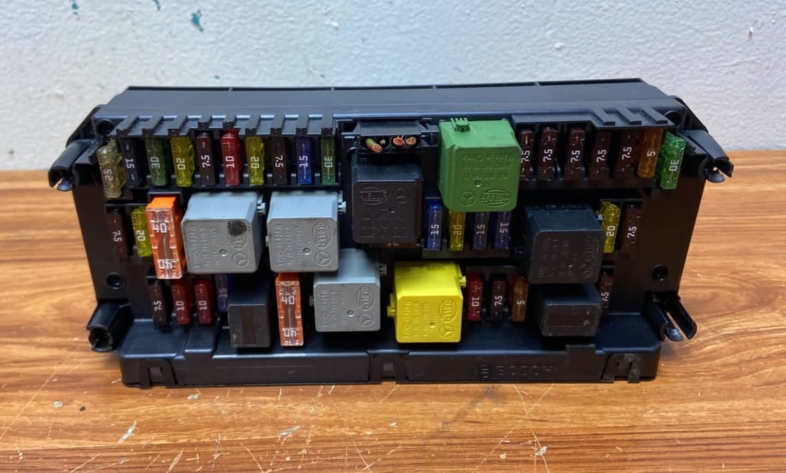 Mercedes Front Sam Fuse Box Control Module A2129007124 W212 E-Class W218 W204