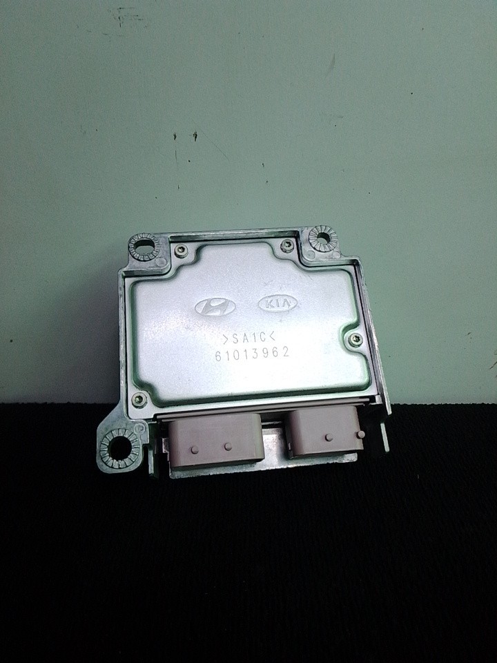 2017 2018 Hyundai Elantra Control Module ECU ECM 95910-F2000