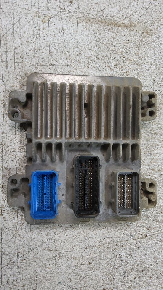 Used Engine Control Module (ECM) fits: 2005 Chevrolet Silverado 2500 pickup Elec