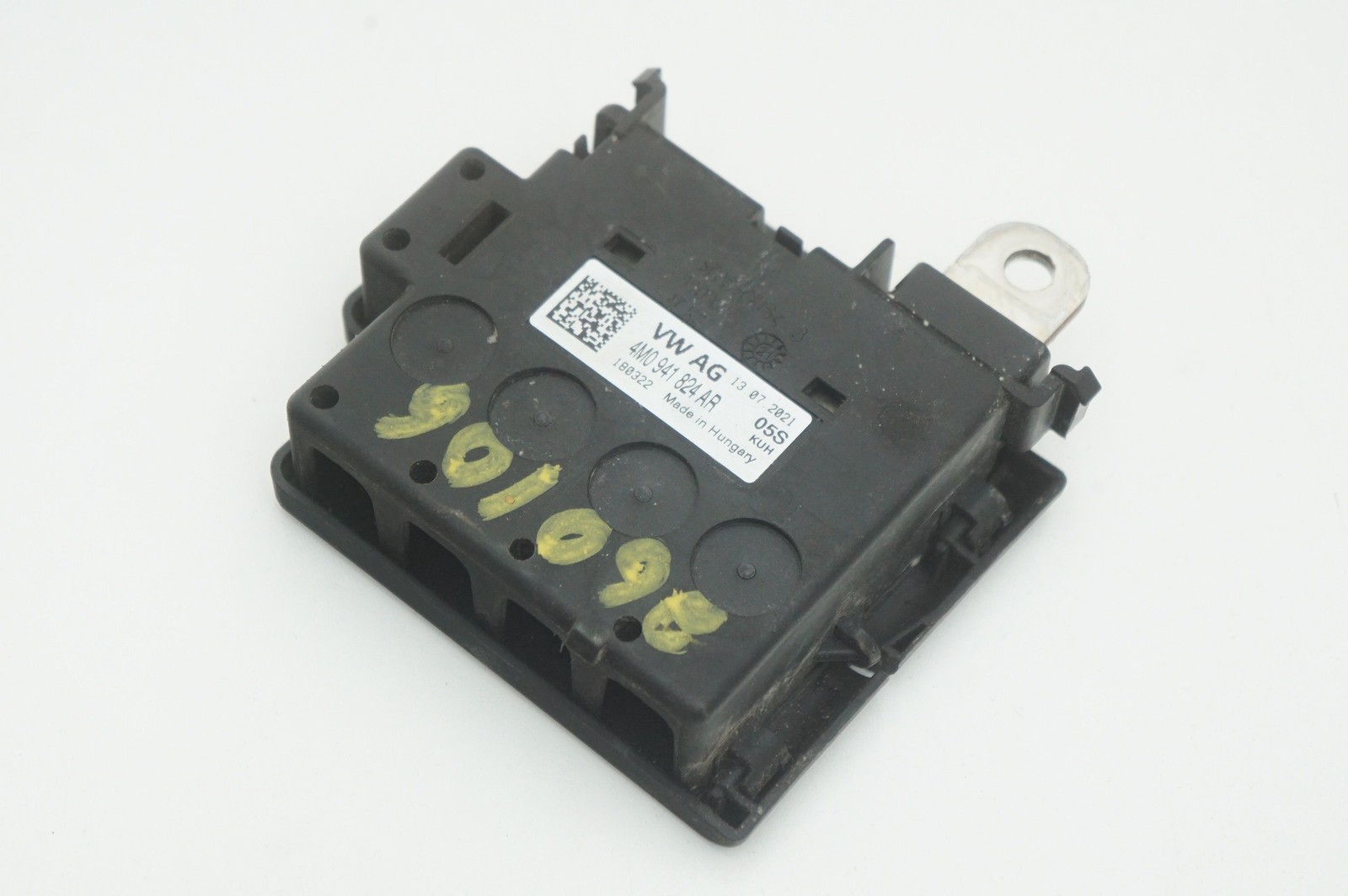 Engine Bay Fuse Relay Junction Control Box OEM 4M0941824AR Audi Rsq8 2022