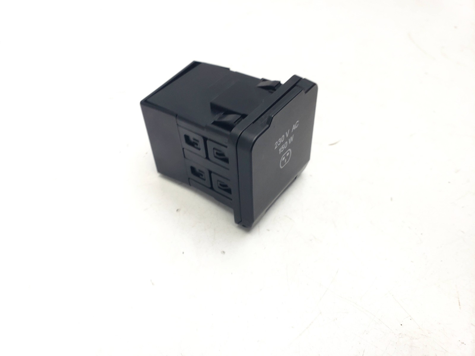 JEEP CHEROKEE KL MK5 POWER SOCKET OUTLET 68141872AA 2014