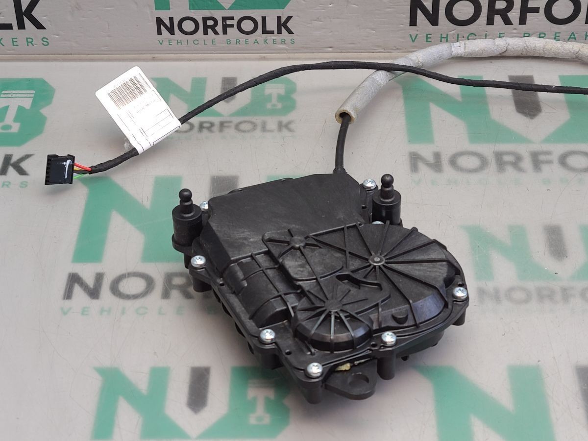 BMW X3 G01 Soft Close Tailgate Lock and Actuator 7383561