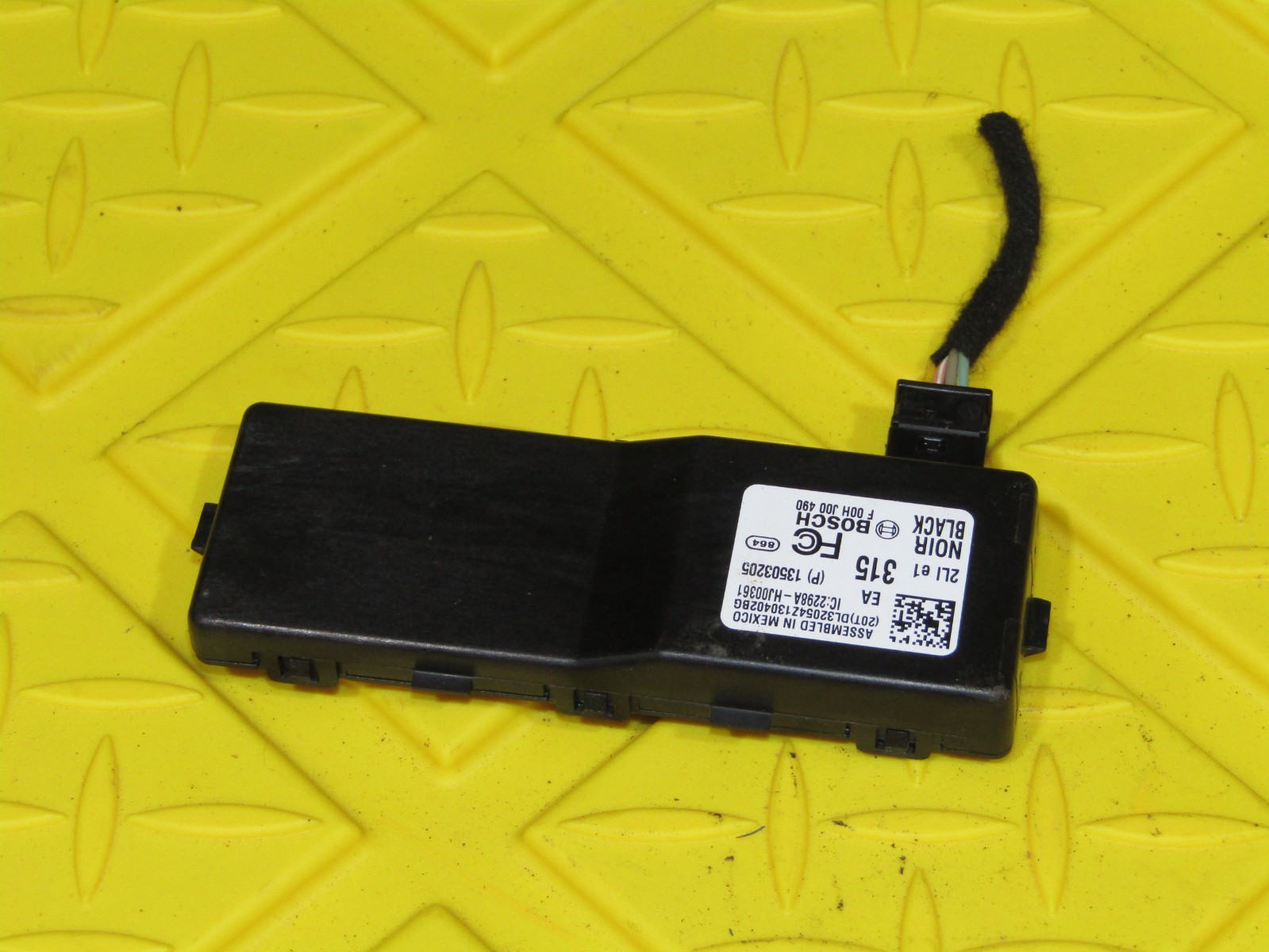 2010-2017 Chevrolet Equinox OEM keyless entry module 10 11 12 13 14 15 16 17