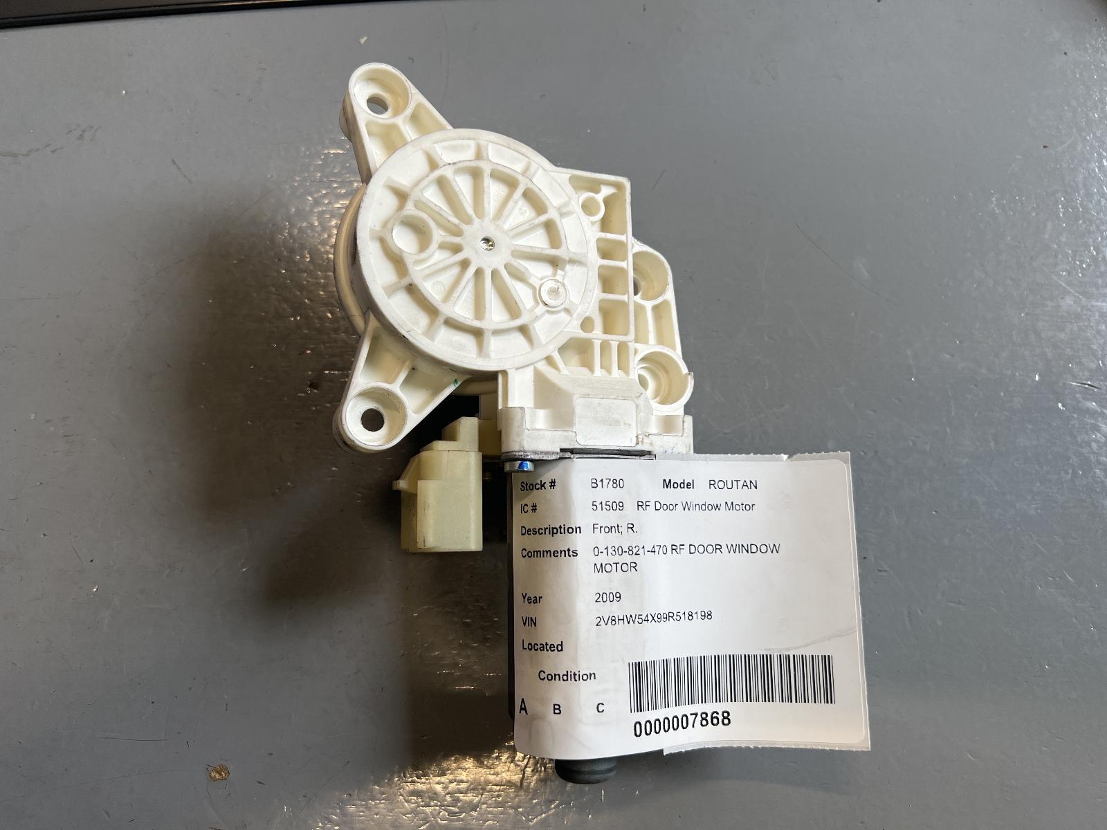VOLKSWAGEN ROUTAN RF Door Window Motor 0-130-821-470