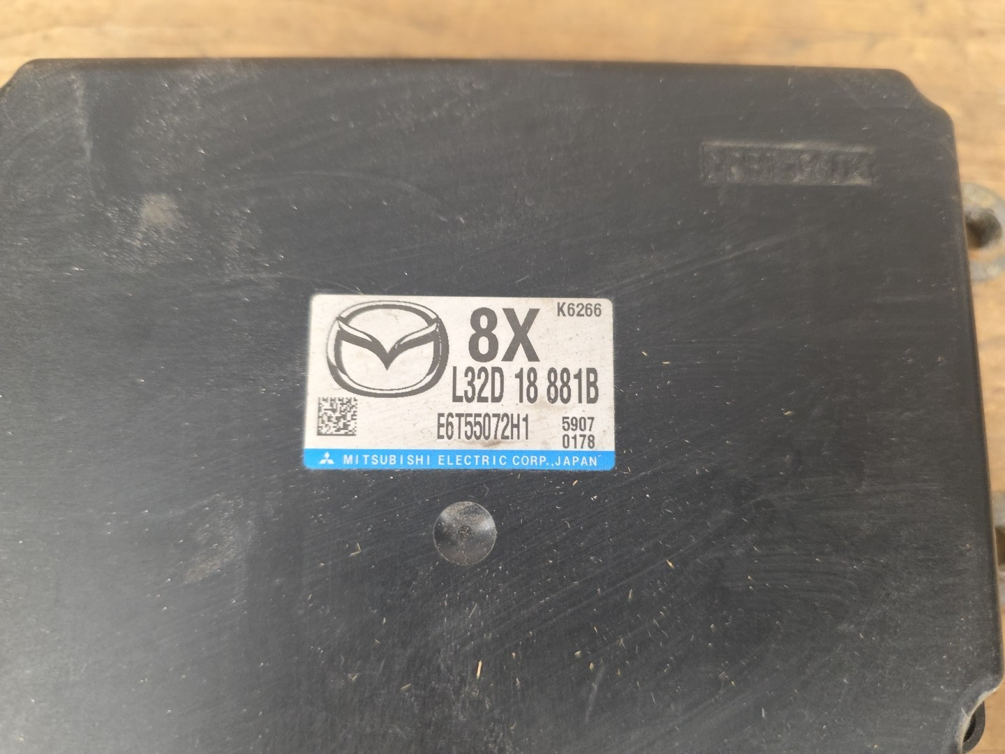 2006 Mazda 3 ECU ECM Engine Computer Control Module L32D18881B OEM