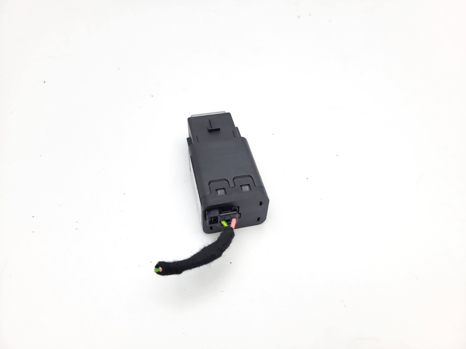 USB TYPE-C SOCKET PORT CONNECTION 98313506VV PEUGEOT 2008 MK2 P24 2024