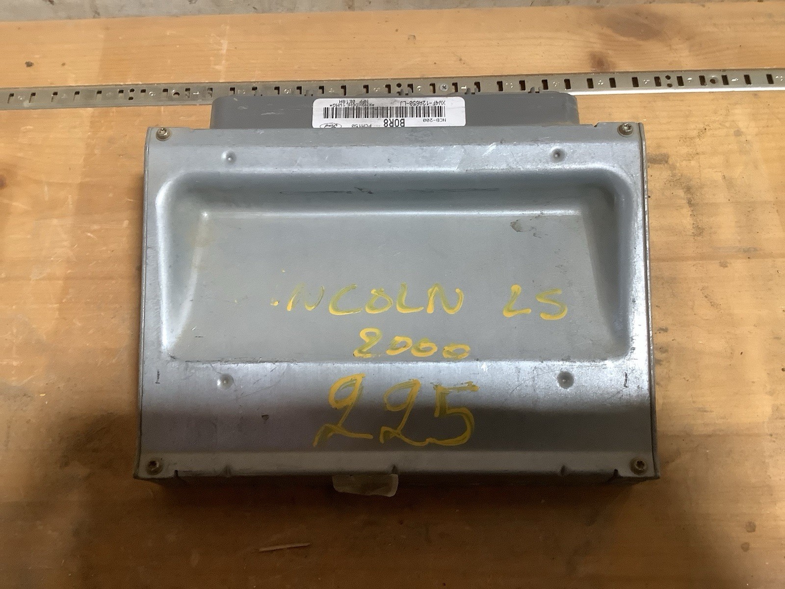 Lincoln LS XW4F-12A650-LJ Engine Control Module (B-225)