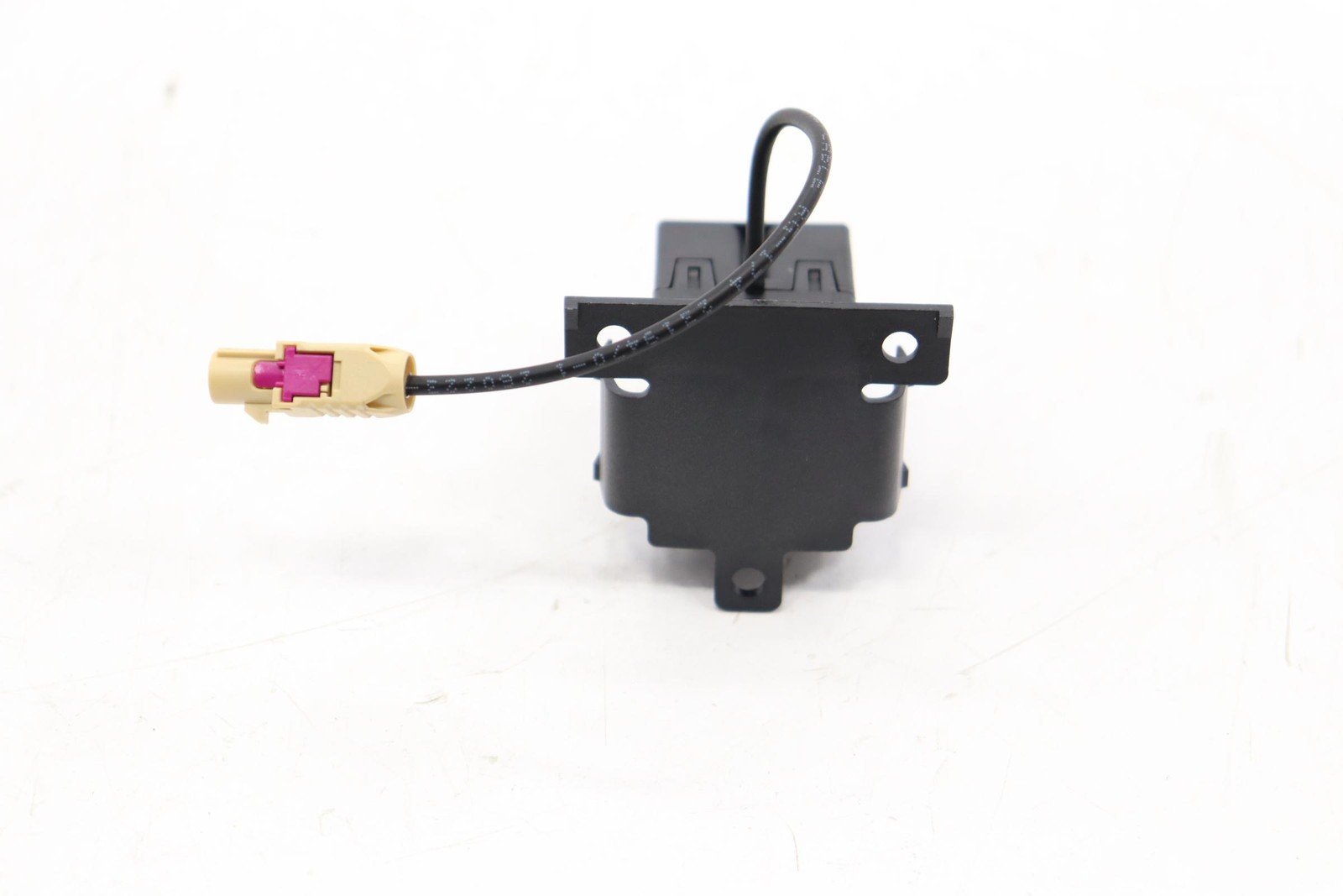 2022-2024 BUICK ENCLAVE TELEPHONE MOBILE PHONE ANTENNA MODULE UNIT OEM 84610506