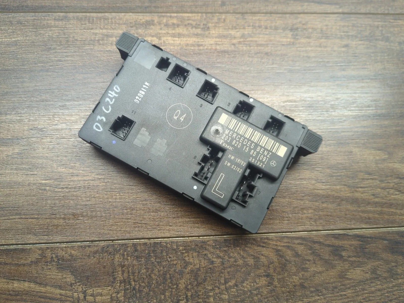 2001-2004 Mercedes W203 C-Class Front Left Driver Door Control Module 2038201585
