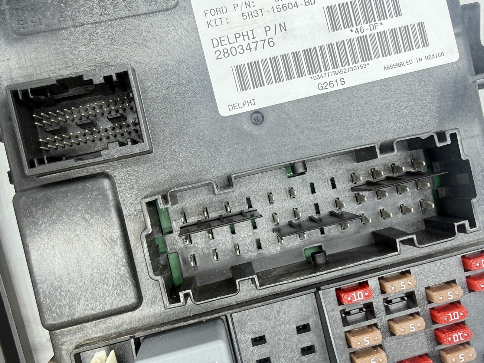 2005 2006 FORD MUSTANG FUSE BOX BODY CONTROL MODULE DELPHI 5R3T-14B476-BD (OEM)