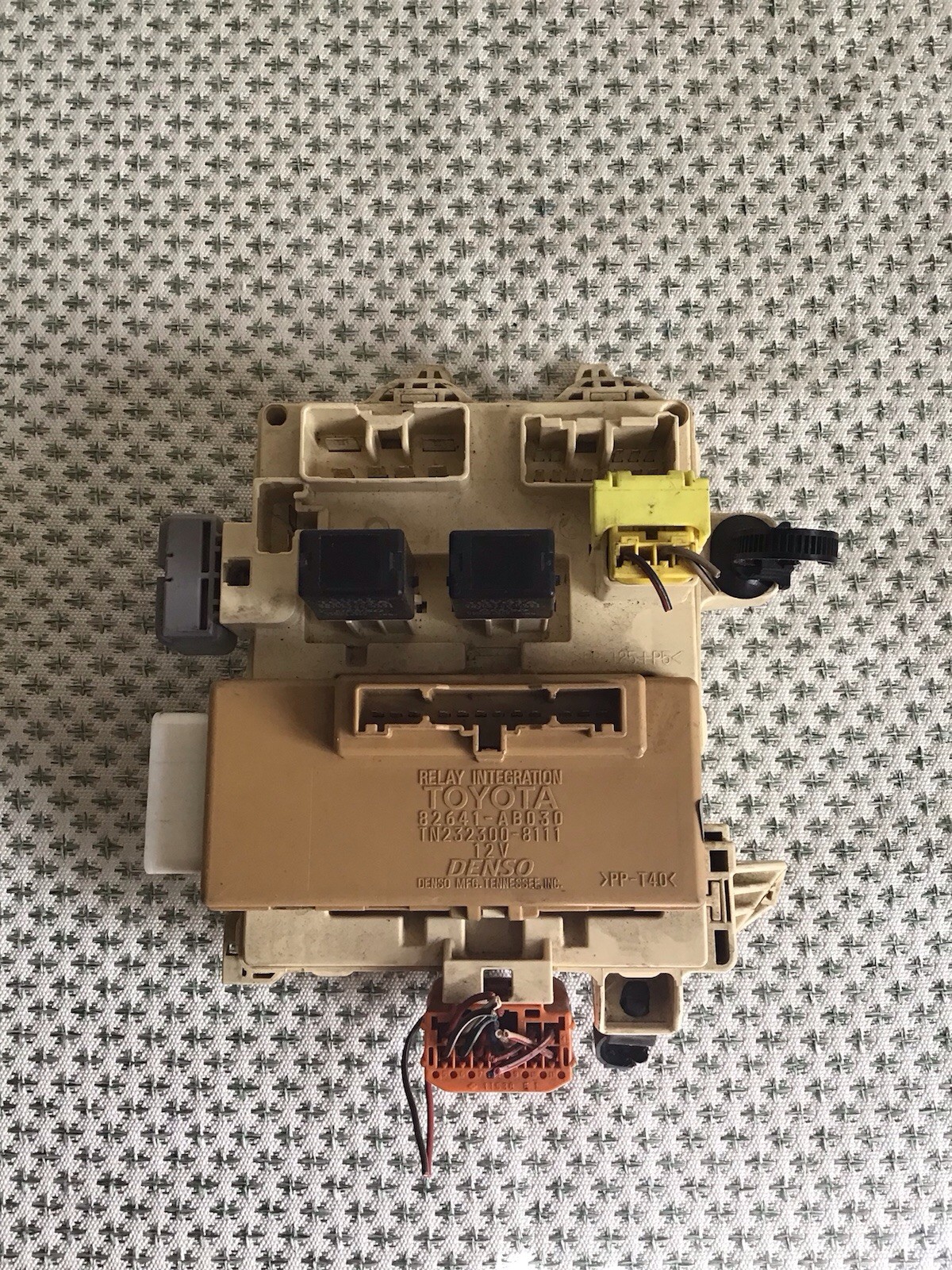OEM 1998-2002 Toyota Corolla Under Dash BCM Module Fuse Box | 82641-AB030