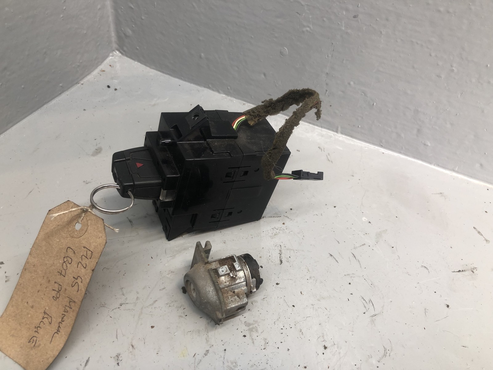 Freelander 2 Ignition Barrel with 1 Key Door Lock Land Rover 2006 to 2015 D08066