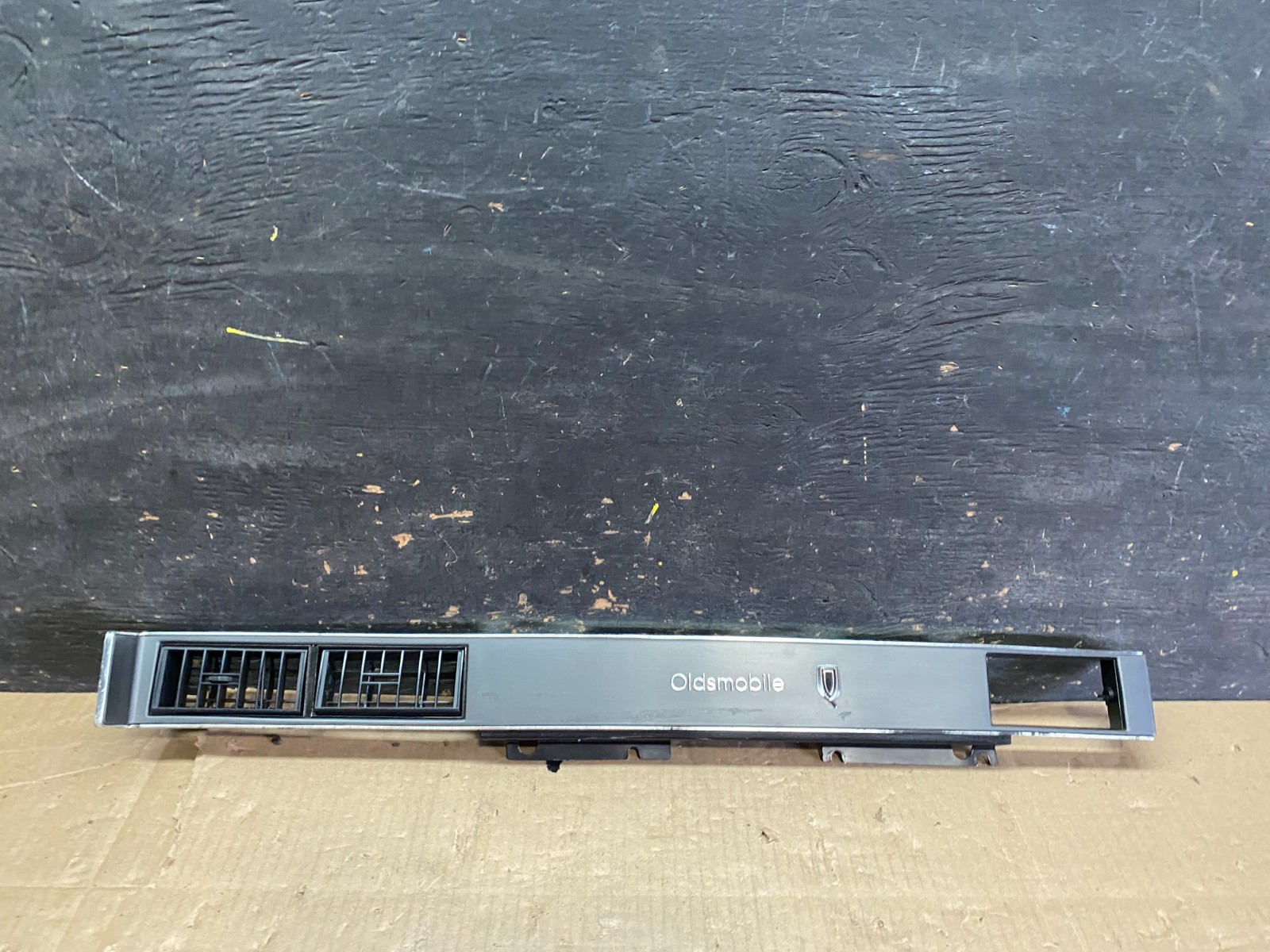 Oldsmobile Dashboard panel Trim with air vents U0182 PS