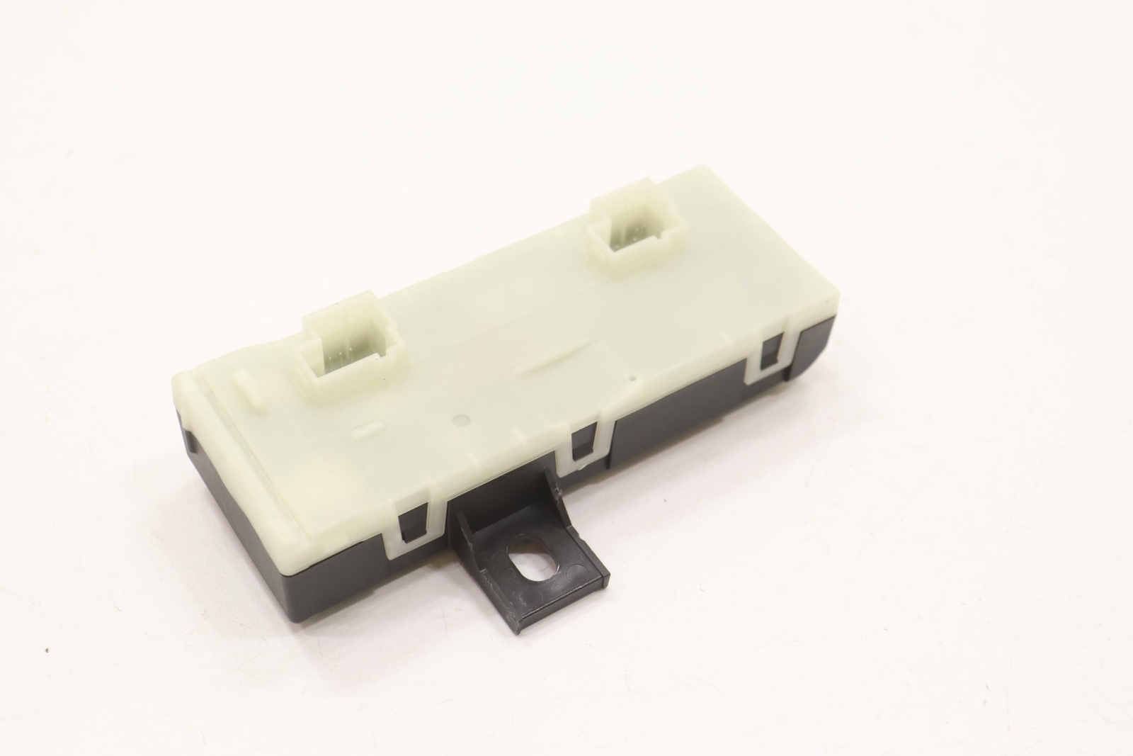 2015 -2021 MERCEDES C300 W205 REAR TRUNK DECK LID CONTROL MODULE OEM A2139000814